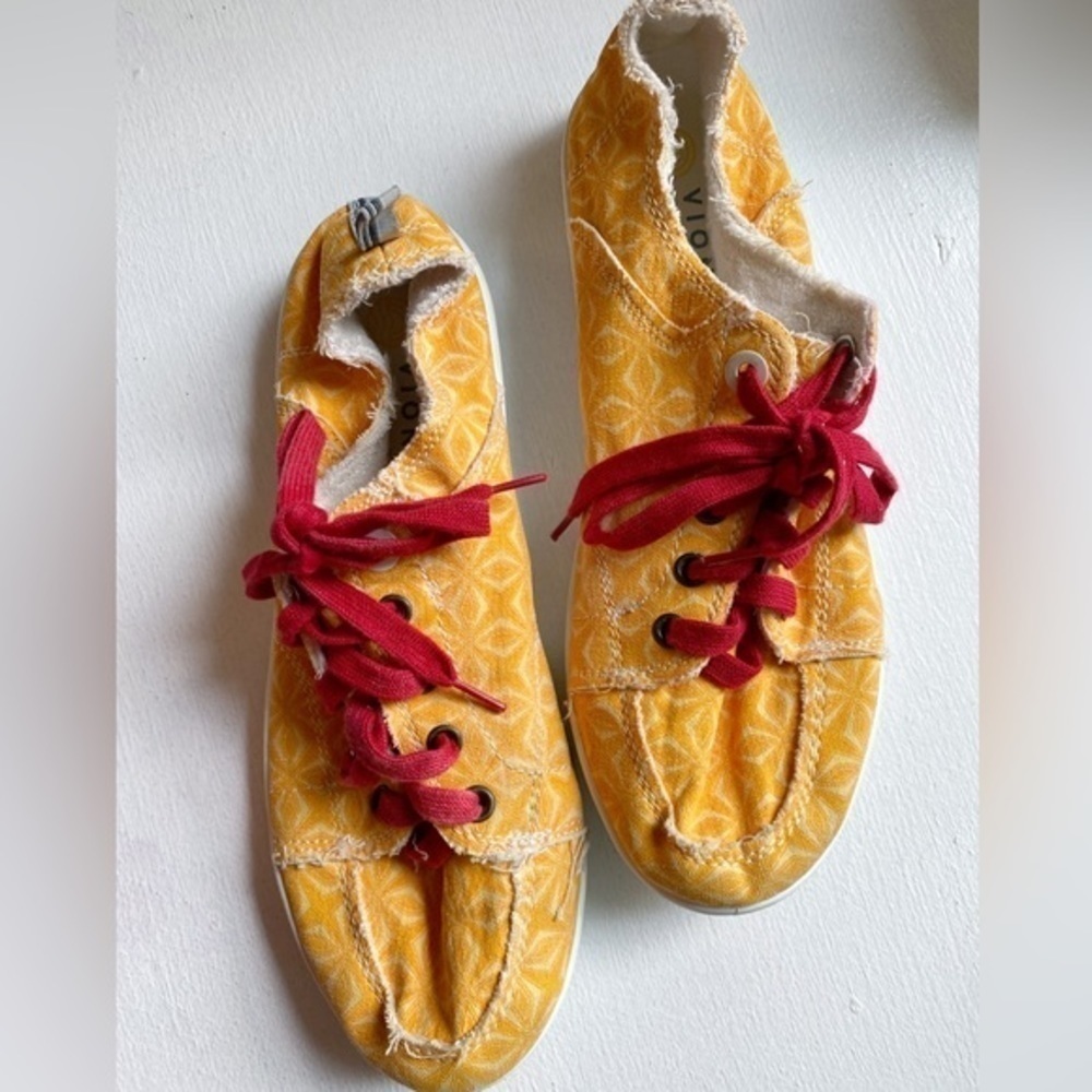 Vionic Beach Yellow Print Pismo Sneaker with Red Shoelaces - Picture 3 of 14